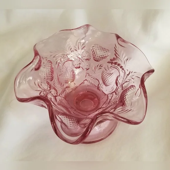Vintage Fenton Glass Pink Ruffled Strawberry Design Footed Bowl-Original Sticker - Picture 2 of 5